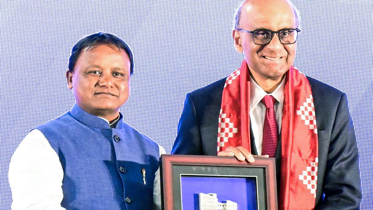  Singapore President Visits Konark Temple; Purchases 2 Pattachitra Paintings on Ramayana, Lord Ganesh – Art and Culture