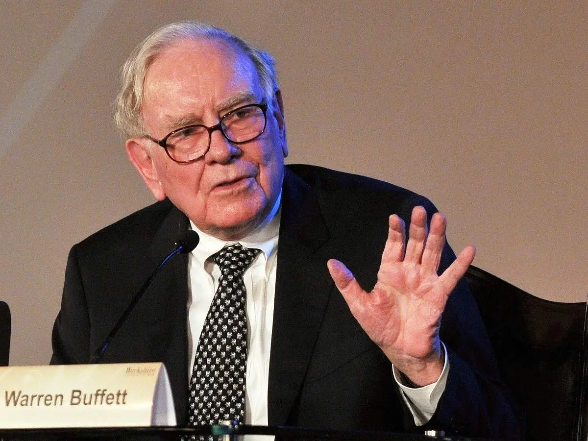  Stock Market Still Overvalued? Warren Buffett’s Key Indicator Warns of Caution Ahead